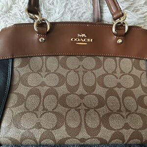 BROOKE CARRYALL COLORBLOCK SIGNATURE CANVAS
KHAKI MULTI /LIGHT GOLD